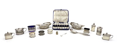 Lot 79 - A collection of silver items