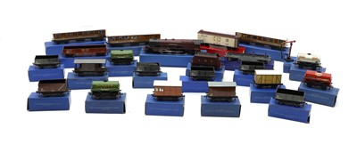 Lot 337 - A collection of Hornby Dublo 00 Gauge locomotives and tender