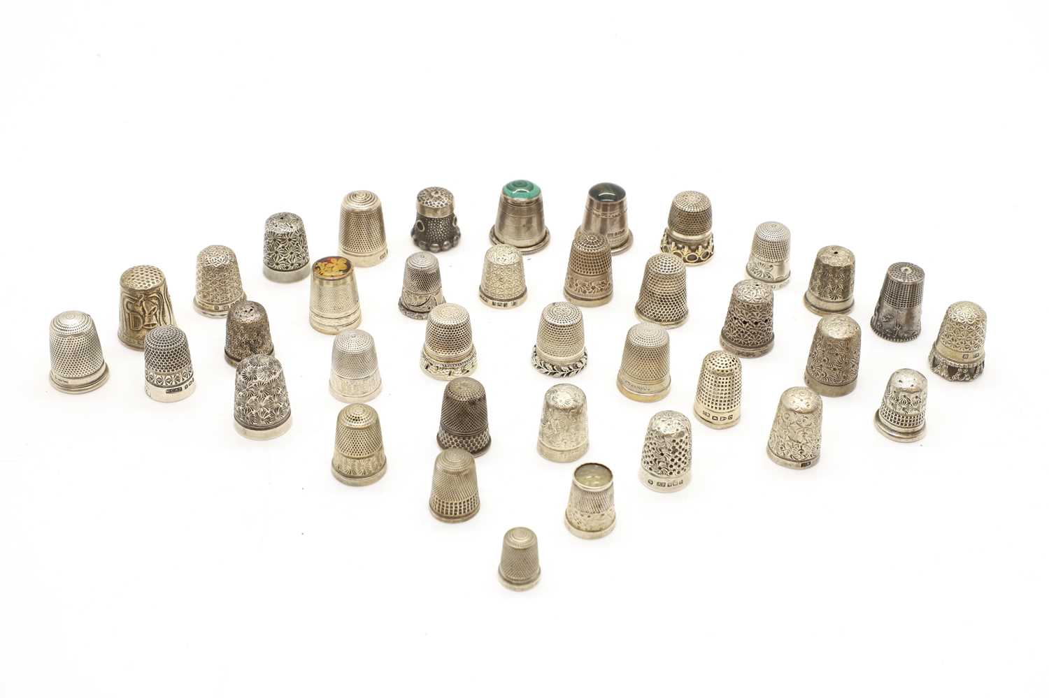 Lot 86 - A large collection of silver thimbles