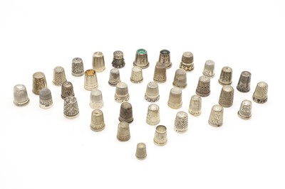 Lot 86 - A large collection of silver thimbles