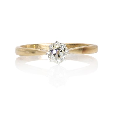 Lot 141 - A diamond single stone ring