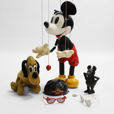 Lot 77 - Six Walt Disney items