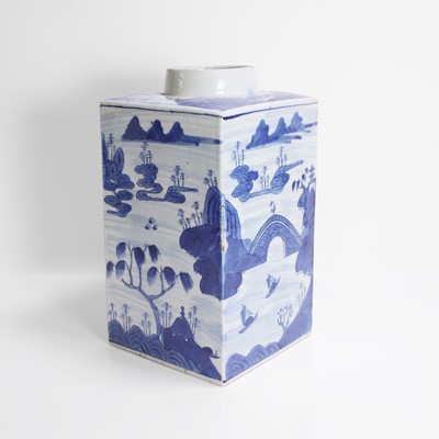 Lot 448 - A large Chinese blue and white tea canister