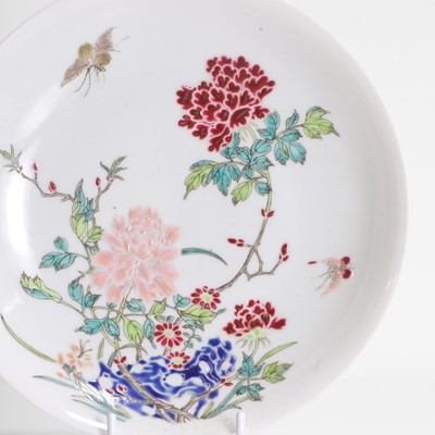 Lot 329 - A Chinese famille rose plate