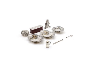 Lot 20 - A group of silver items