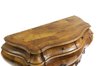 Lot 651 - An Italian walnut commode