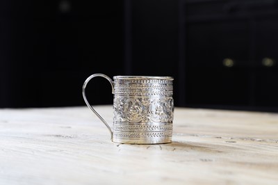 Lot 253 - A George III small silver mug