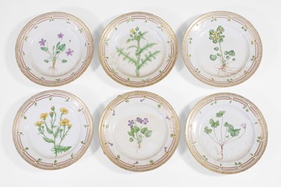 Lot 148 - A composite Royal Copenhagen 'Flora Danica' porcelain part dinner service