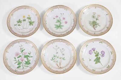 Lot 148 - A composite Royal Copenhagen 'Flora Danica' porcelain part dinner service