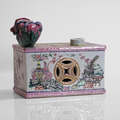 Lot 434 - A Chinese famille rose stand