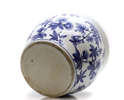 Lot 183 - A blue and white fish bowl