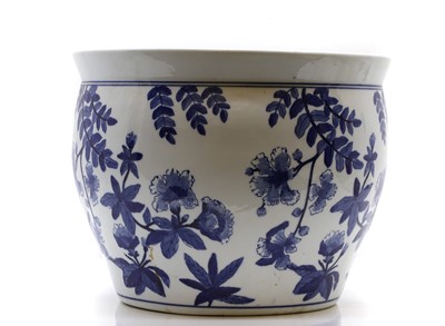 Lot 183 - A blue and white fish bowl