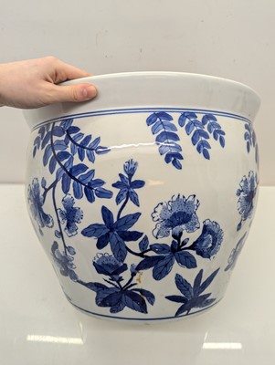 Lot 183 - A blue and white fish bowl