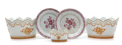 Lot 183 - A blue and white fish bowl