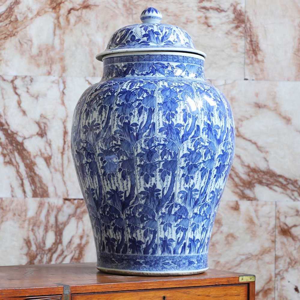 Lot 8 - A large blue and white vase and cover