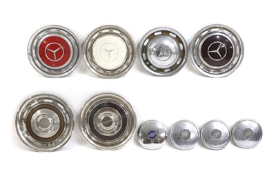 Lot 29 - A collection of classic car chromium hubcaps