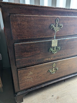 Lot 539 - An oak dresser base