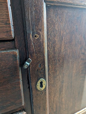 Lot 539 - An oak dresser base