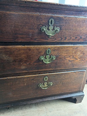 Lot 539 - An oak dresser base