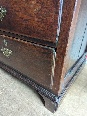 Lot 539 - An oak dresser base