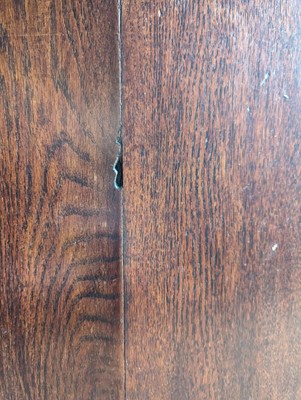 Lot 539 - An oak dresser base