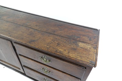 Lot 539 - An oak dresser base