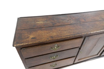 Lot 539 - An oak dresser base
