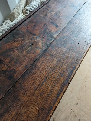 Lot 539 - An oak dresser base