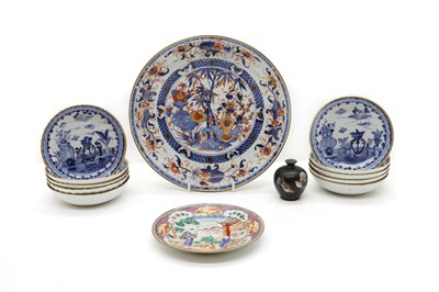 Lot 166 - A collection of Chinese porcelain