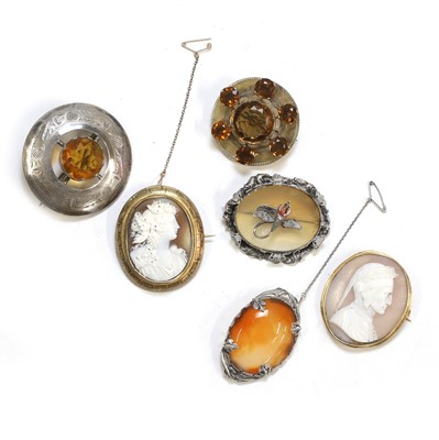 Lot 428 - A collection of Victorian and later brooches