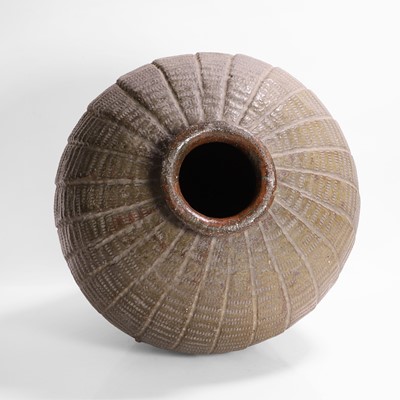 Lot 137 - A large green-glazed pottery vase