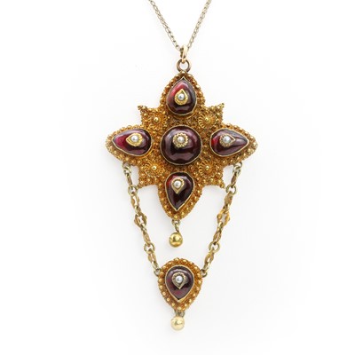 Lot 6 - A mid 19th Century foiled garnet and split pearl pendant