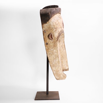 Lot 179 - A large painted Ngil-type mask