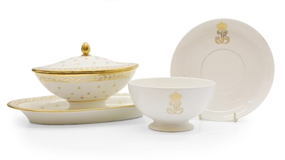 Lot 229 - A Sèvres porcelain tureen and cover