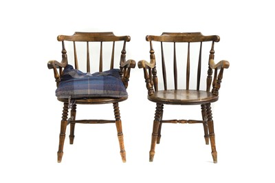 Lot 420 - A pair of beech spindleback farmhouse chairs