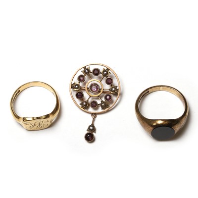 Lot 315 - A small group of gold jewellery