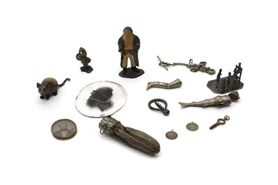 Lot 384A - A collection of Victorian collectables