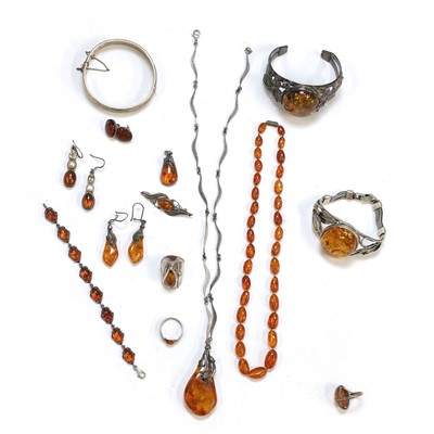 Lot 446 - A collection of silver and amber jewellery