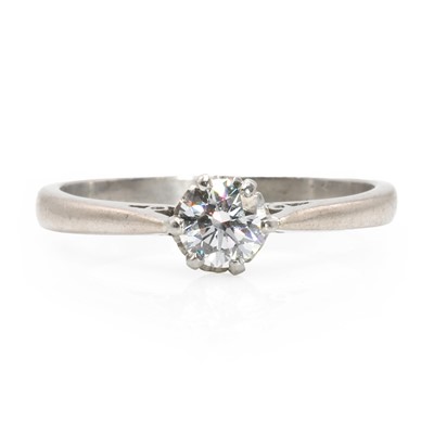 Lot 109 - An 18ct white gold single stone diamond ring with a brilliant cut diamond