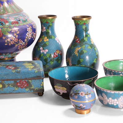 Lot 367 - A collection of eight cloisonné enamel pieces