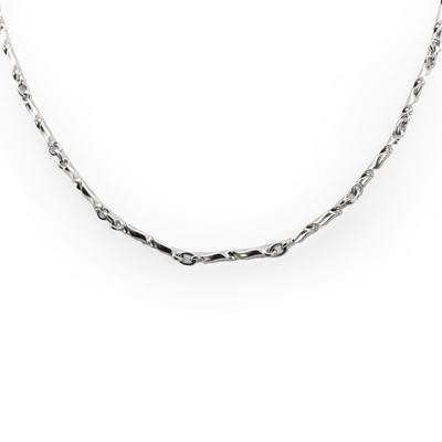 Lot 121 - An 18ct white gold twist link chain