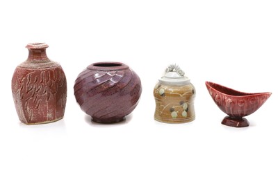 Lot 69 - A collection of studio pottery items