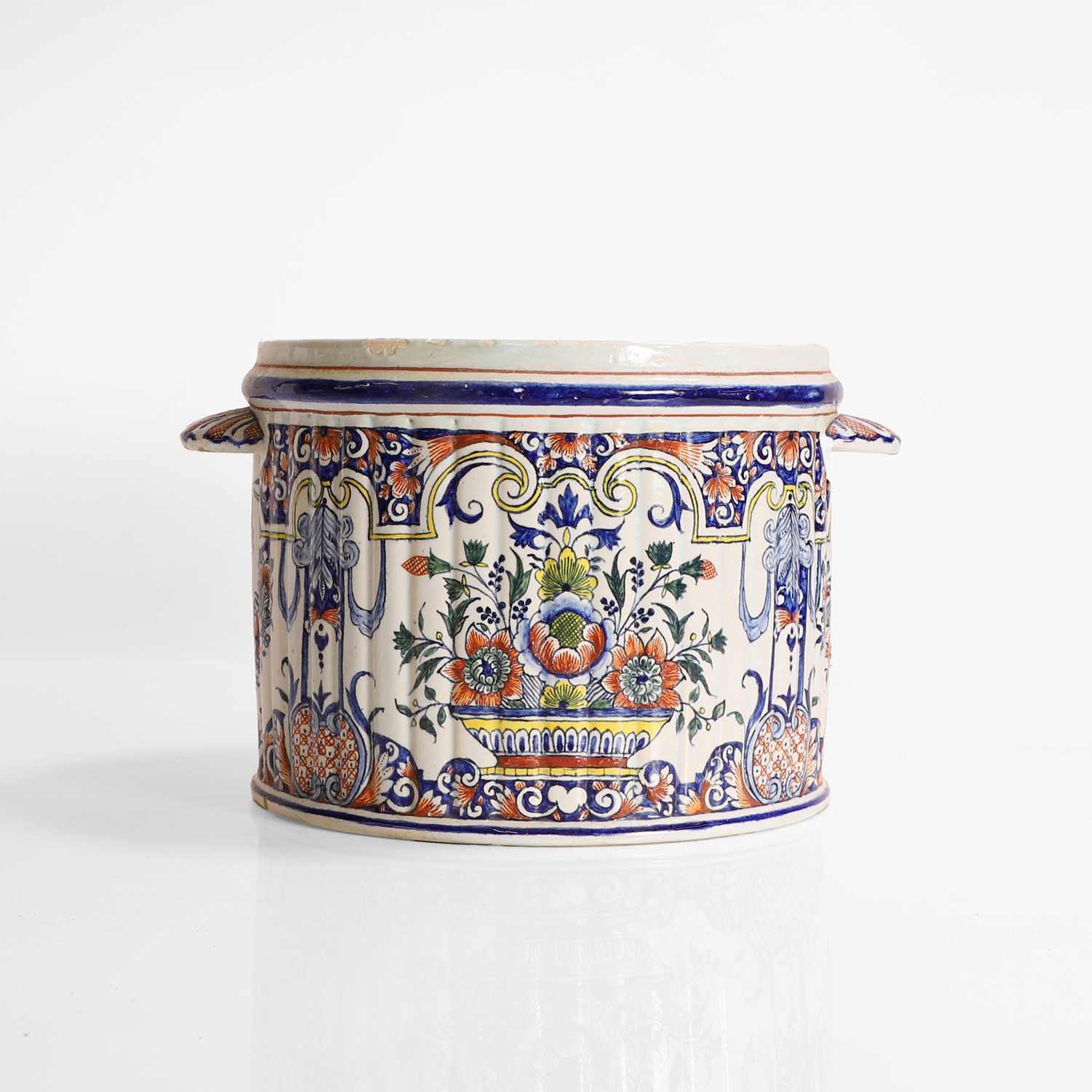 Lot 256 - A delft pot