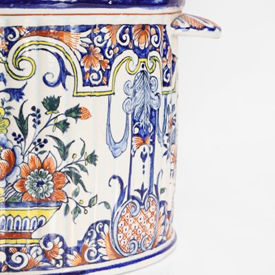 Lot 256 - A delft pot