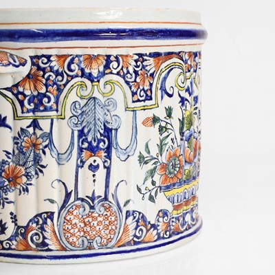 Lot 256 - A delft pot