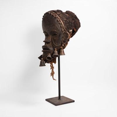 Lot 102 - A carved hardwood mask