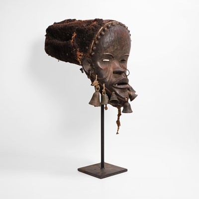 Lot 102 - A carved hardwood mask