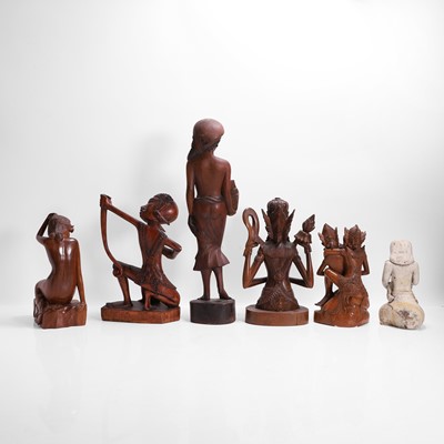 Lot 387 - A group of carved wood figures