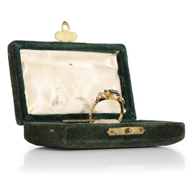 Lot 11 - A Victorian 18ct gold mourning ring
