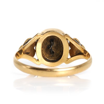 Lot 11 - A Victorian 18ct gold mourning ring